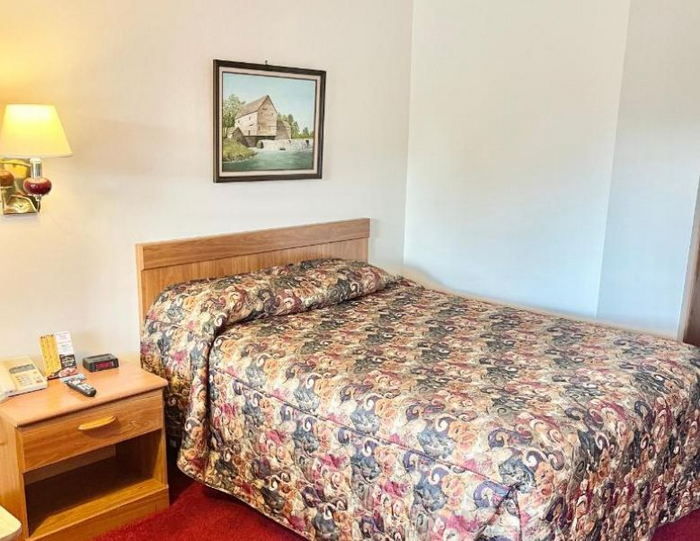 Vista-Villa Motel (Vista Villa Motel) - From Website (newer photo)